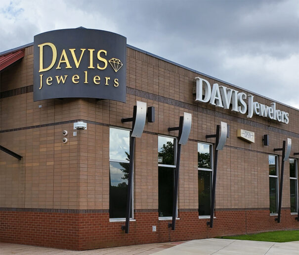 Avigilon en Davis Jewelers
