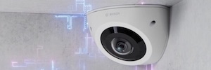Bosch combina l'intelligenza artificiale video e audio nella nuova telecamera IR Flexidome corner 7100i